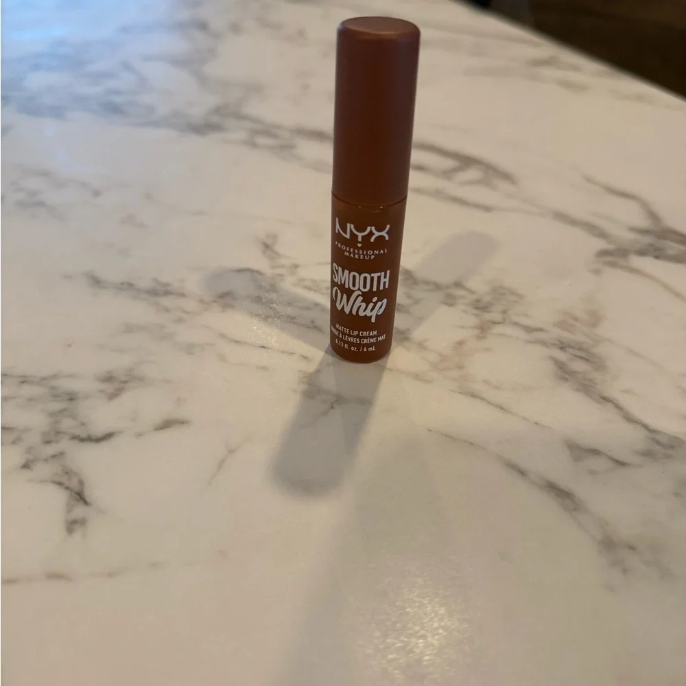 NYX smooth whip